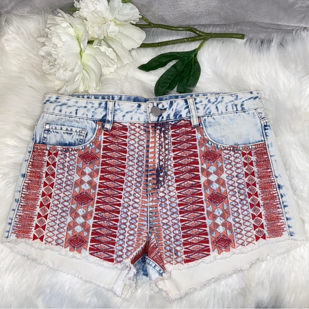 Design Lab Embroidered Raw Hem Shorts